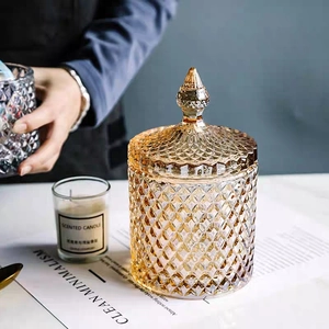 Bernsteinfarbenes Glas-Vorratsglas mit Diamantmuster und spitzem Deckel für Schmuck