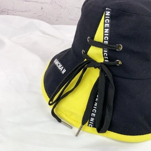 Chapeau bob pliable avec ruban à nœud et panneau jaune contrasté lettrage NICE