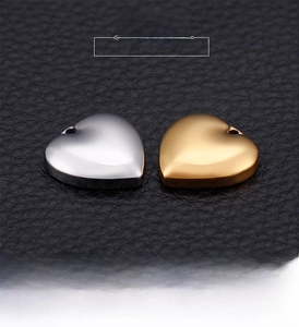 Polished stainless steel heart pendants in gold and silver for DIY jewelry making