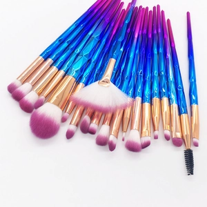 Detail of 20pcs makeup brush set with diamond textured blue-purple gradient handles