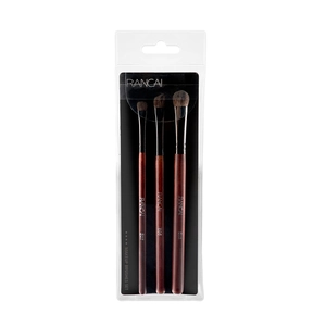 Detail of 3-piece horse hair eyeshadow brush set with wood handles and PVC bag