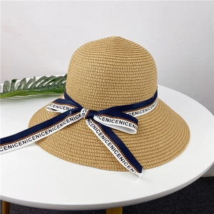 Chapeau de soleil tressé pour femme avec ruban bleu et blanc pour la plage et l'été