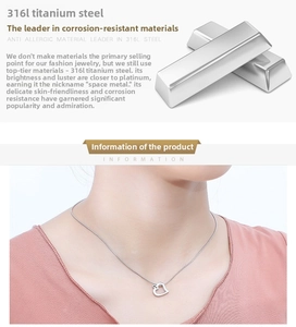 Detail der minimalistischen 316L Edelstahl Halskette mit Herzanhänger am Modell