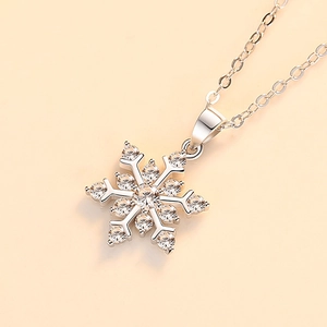 Sparkling S925 sterling silver snowflake pendant necklace with cubic zirconia stones