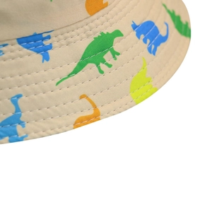 Cappello parasole beige reversibile con stampe di dinosauri colorati e cuciture in cotone