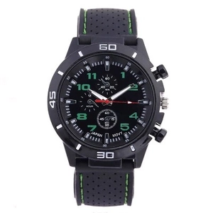 Montre de sport à quartz noire pour homme avec coutures vertes sur bracelet silicone