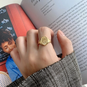 Minimalist gold 925 silver sunflower signet ring with oval engraved floral face