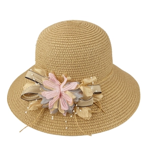 Summer foldable straw sun hat for women with elegant fabric flower and pearl accents