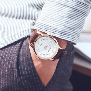 Montre quartz pour homme avec boîtier or rose et bracelet en cuir marron motif crocodile