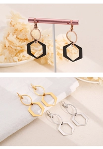 Trois paires de boucles d'oreilles hexagonales en noir, or rose et finition argent