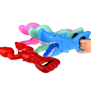 Mechanical animal grabber toys including lobster and shark designs for kids bath time