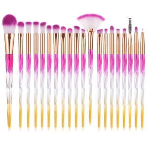 Detail of 20pcs unicorn diamond makeup brushes with gradient handles and purple bristles