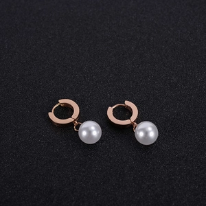 Boucles D'oreilles Créoles Minimalistes Acier Titane Plaqué Or Rose 18 Carats Künstliche Perle Blanche Pour Femmes Bijoux De Mode