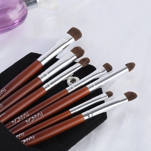Set professionale di 7 pennelli per ombretto con manici in legno e custodia