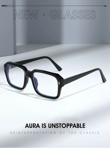 Dettaglio montatura quadrata nera in TR90 con lenti anti luce blu fashion