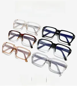 Gruppo di sei occhiali TR90 con montatura quadrata in varie opzioni di colore eleganti