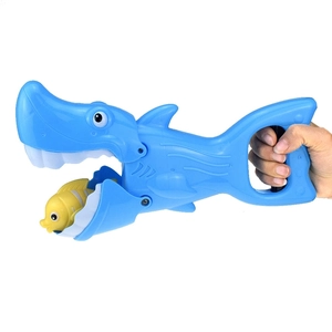 Blue shark grabber toy with small fish for kids bathtub and swimming pool water play
