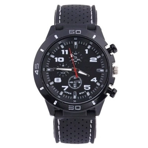 Montre sport homme tout noire avec surpiqûres blanches sur bracelet silicone