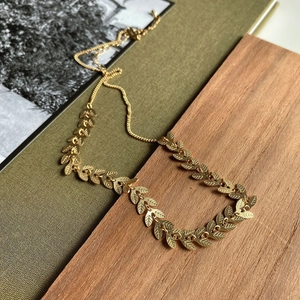 Close-up of gold leaf-shaped 925 sterling silver choker necklace with lobster clasp detail