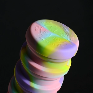 Close-up of 500ml BPA-free food-grade silicone collapsible bottle with tie-dye pattern