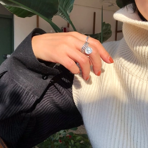 Minimalist 925 sterling silver chain ring with a vintage coin pendant on female finger