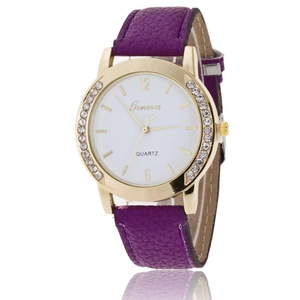 Genève Damen Quarzuhr mit Roségold Diamant-Lünette und lila Lederarmband im Detail