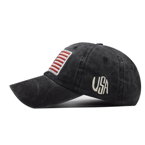 Dettaglio del cappellino baseball vintage in cotone lavato con ricamo USA e bandiera