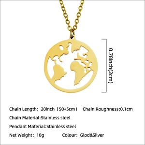 Collana con pendente mappa del mondo in acciaio inossidabile placcato oro 18K