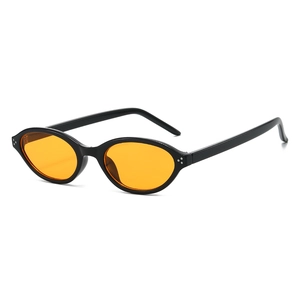 Lunettes de soleil ovales rétro avec monture noire, verres orange et rivets argentés