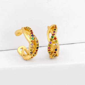 Goldene Ear Cuff mit bunten Zirkonia-Steinen im gekreuzten Design für Damen