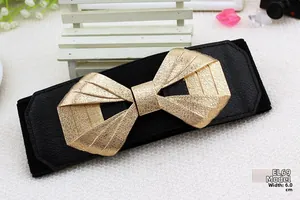 Detail of EL69 wide elastic belt with 6.0cm gold bow metal buckle and hammered texture