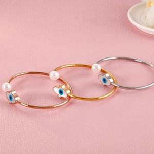 Trois joncs œil maléfique avec perles en finitions or rose, or et argent poli