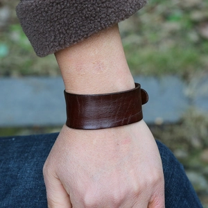 Vintage dark brown cowhide leather wristband for men with high-quality stitching details