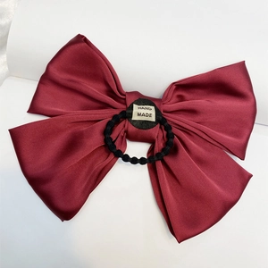 Eleganter großer weinroter Satin-Haarschleifen-Clip mit Gummiband und Handmade-Etikett