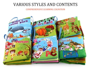Détail d'un lot de six livres d'éveil en tissu doux pour bébés avec divers thèmes d'apprentissage