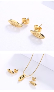 Nahaufnahme des Goldschmuck-Sets mit Details zu Ohrringen und Halskette im Blattdesign