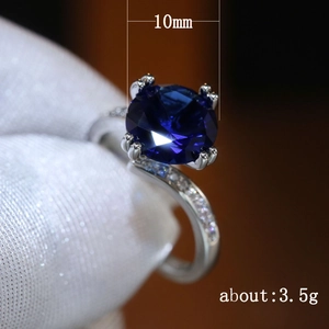 Eleganter 10mm tiefblauer Kristallring in Silberoptik mit Pavé-Besatz für Damen