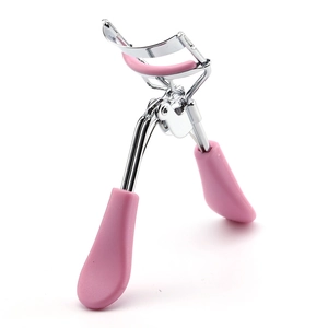 Pink eyelash curler with ergonomic handle and silicone pad for long-lasting lift