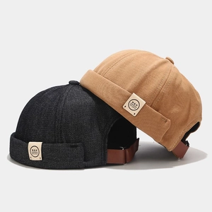 Bonnets Miki rétro en denim noir et kaki avec lanière en cuir réglable et étiquette