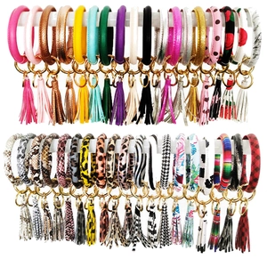 Varietà di portachiavi a bracciale in pelle PU colorati con nappe e motivi animalier