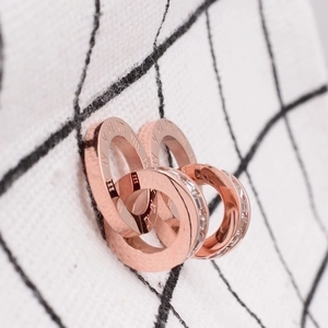 Rose gold double ring earrings with Roman numerals and shimmering crystals for women