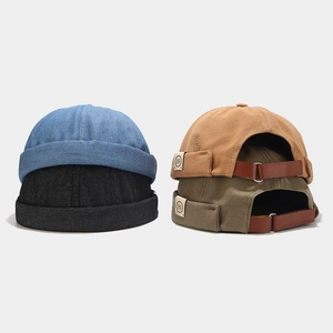 Détails des bonnets Docker en denim avec lanières réglables en cuir à l'arrière