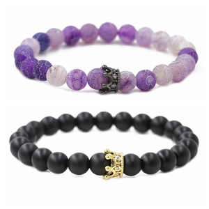 Bracelets de couple en pierres noires mates et violettes avec charme couronne en zircon