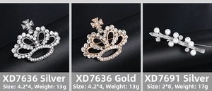 Vue détaillée de broches couronne et flocon en strass avec perles en alliage brillant