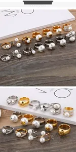 Détails de diverses bagues en perles or et argent avec accents de strass