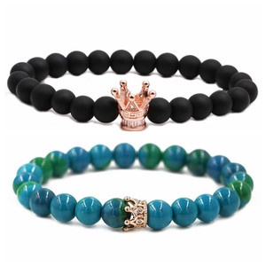 Bracelets de couple avec perles mates noires, pierre de phénix et breloques couronnes