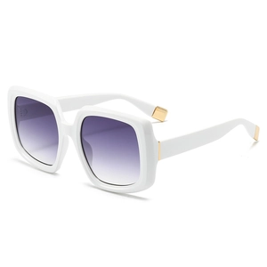 Occhiali da sole quadrati bianchi oversize con lenti sfumate viola e dettagli dorati