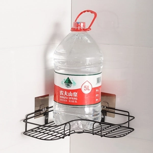 Corner bathroom shelf in black metal showing high load capacity with a 5L water jug