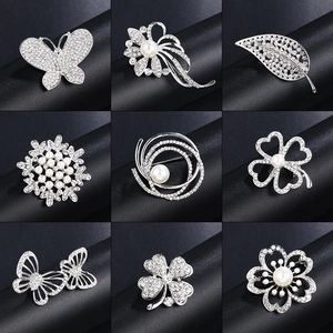 Elegant Alloy Brooches For Women Rhinestone Inlaid Faux Artificial Pearl Flower Butterfly Music Note Pins Clothing Accessories