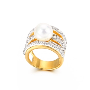 Bague élégante en titane doré avec une perle blanche centrale et pavé de zircons